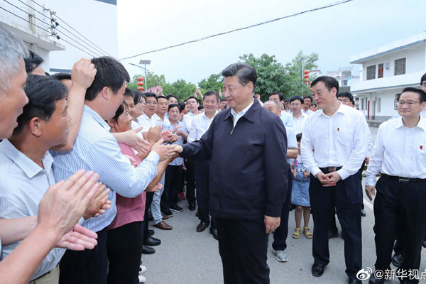 1566803372486517.jpg 习近平到潭头村看望老區(qū)群众